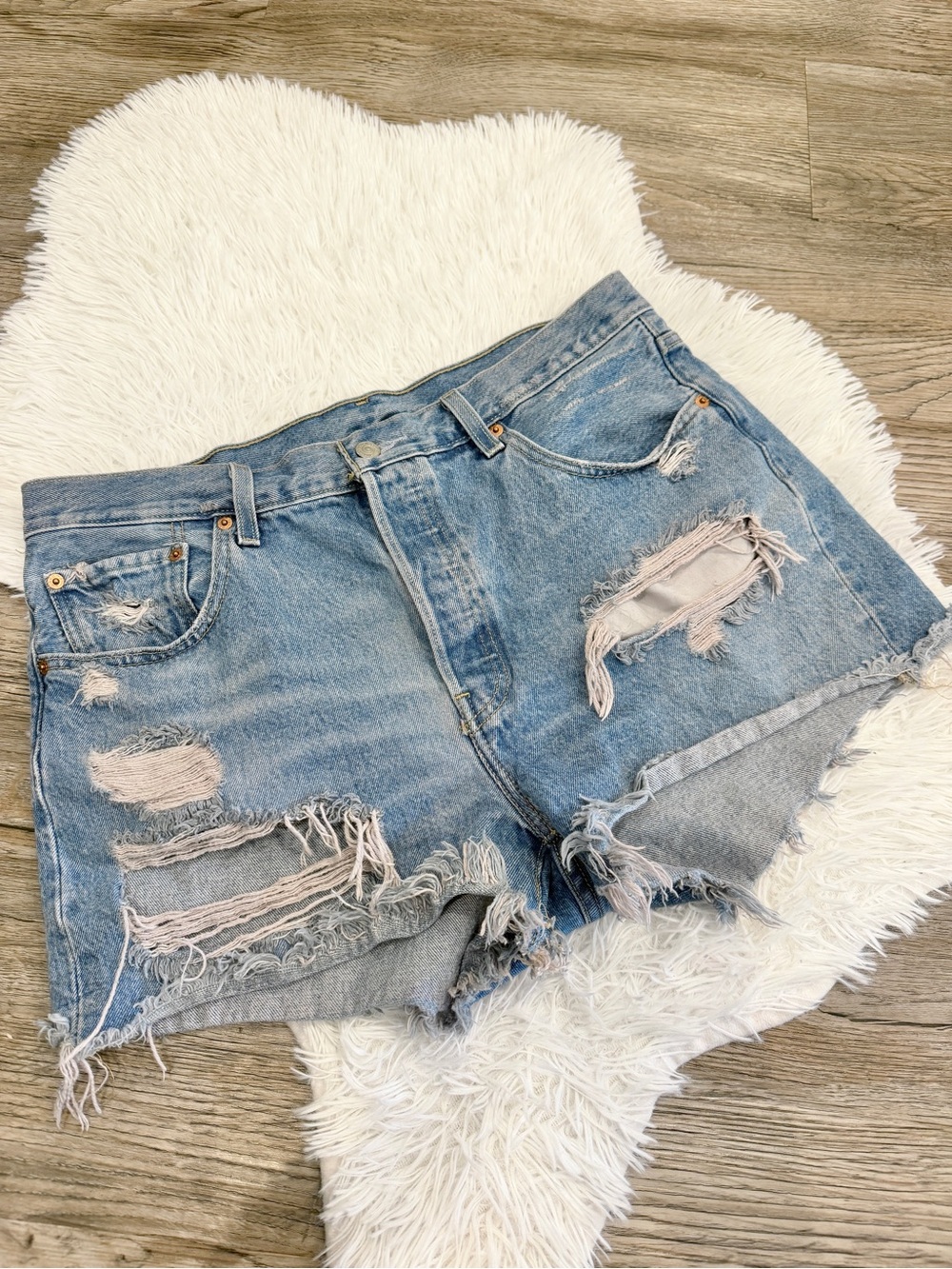 Levi’s 501 Denim Shorts Distressed Cut-Off Raw Hem 32